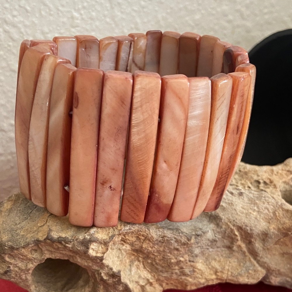 Vintage Tan & Cream Mother Of Pearl Stretchy Thick Shell Bracelet